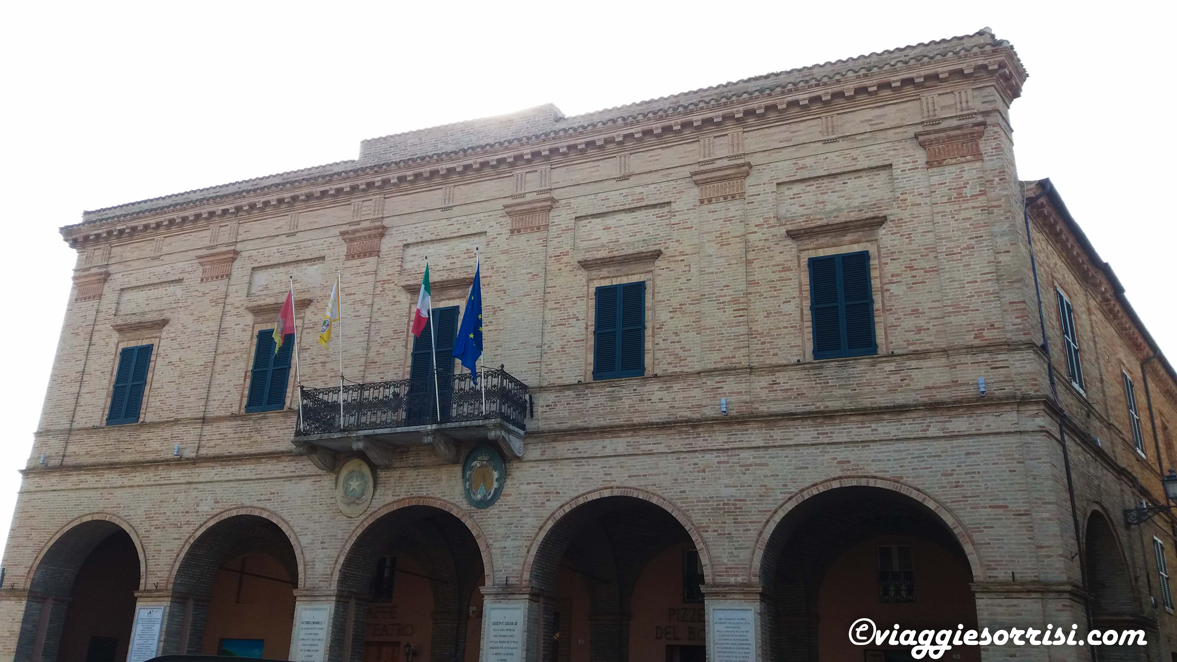 palazzo comunale montelupone