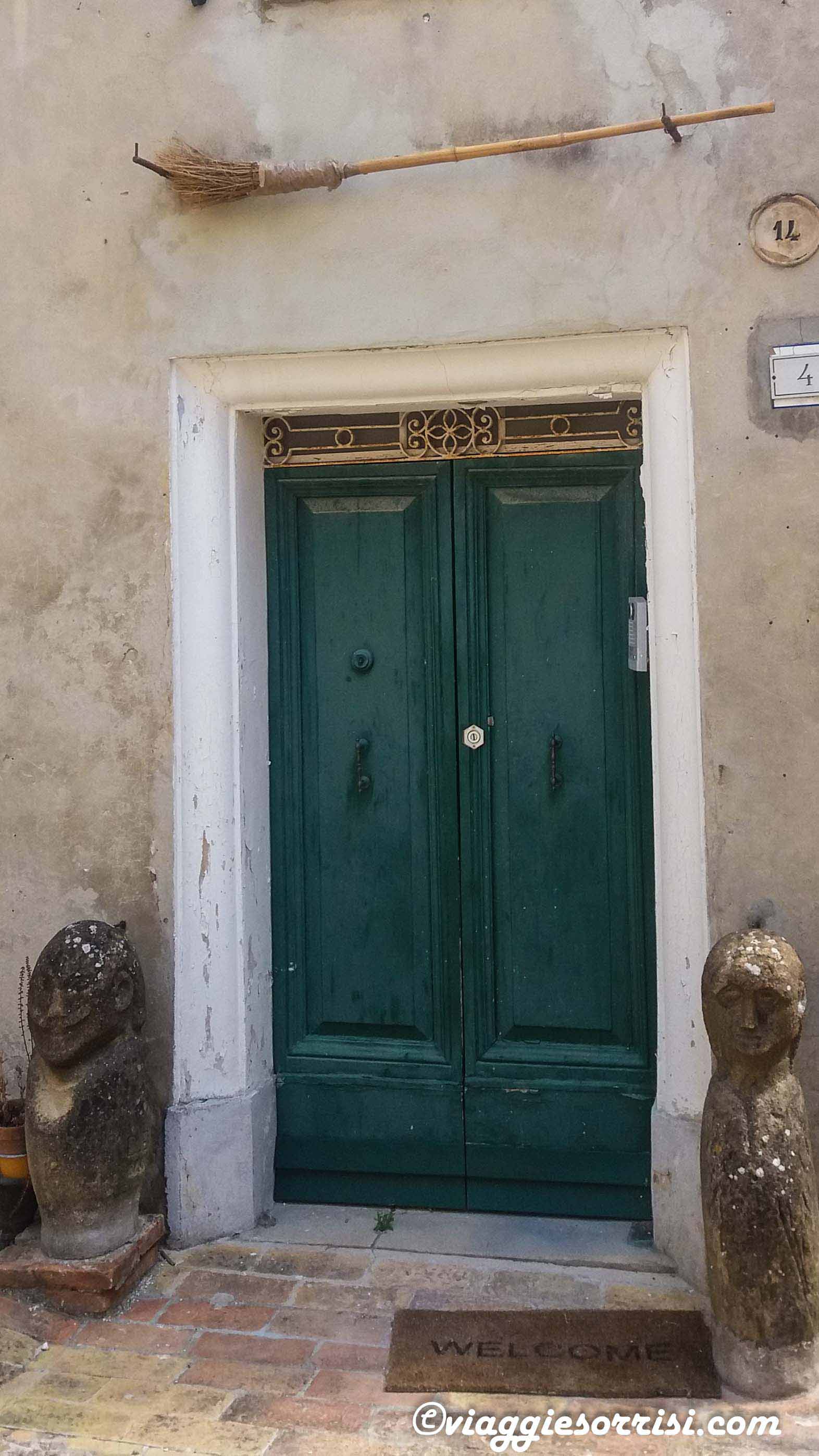 casa della befana poggio san marcello 01