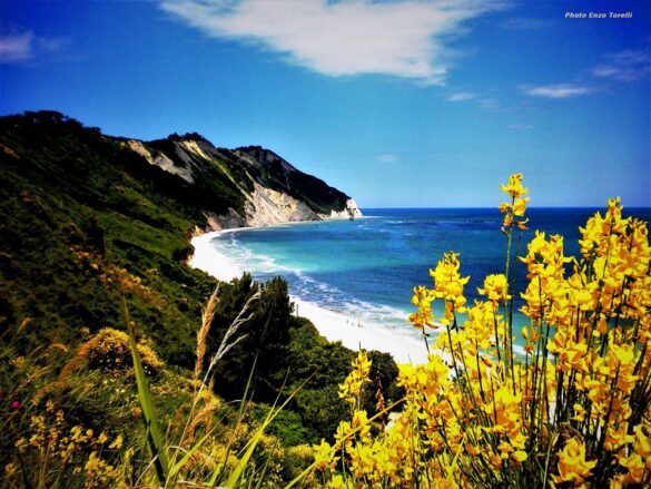 spiaggia di mezzavalle portonovo