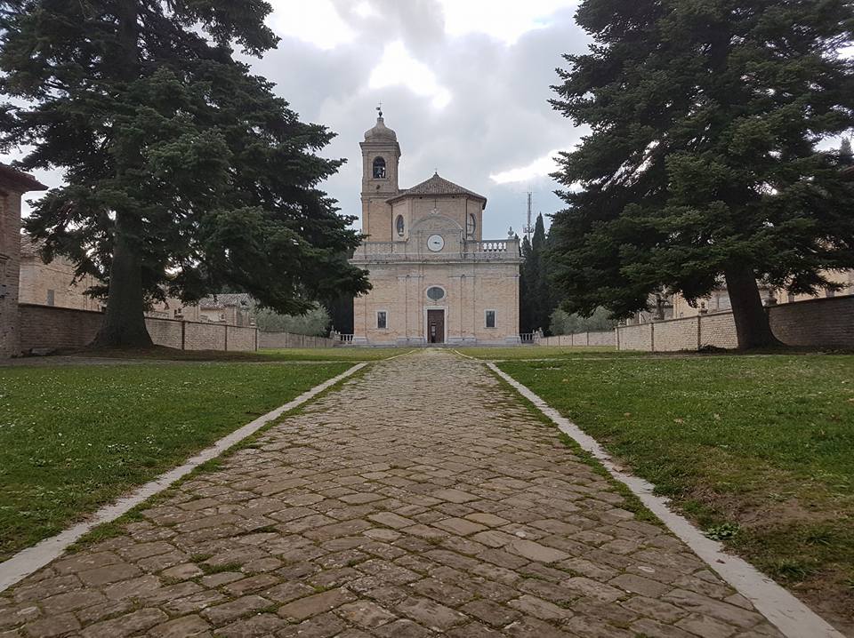 eremo di monte giove fano ingresso