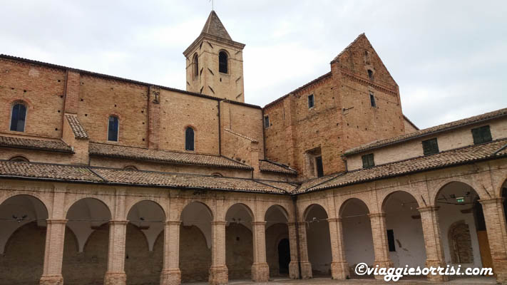 abbazia santa maria in castagnola chiaravalle chiostro