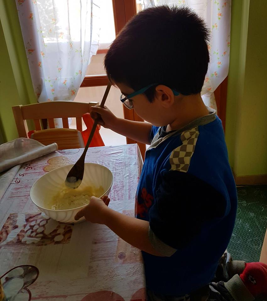 pane fatto in casa mescolare ingredienti