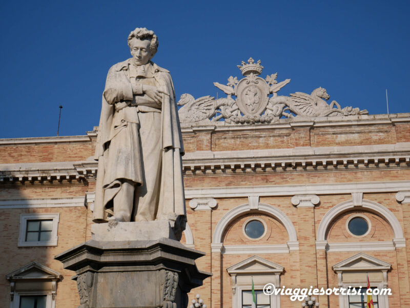 piazza giacomo leopardi recanati