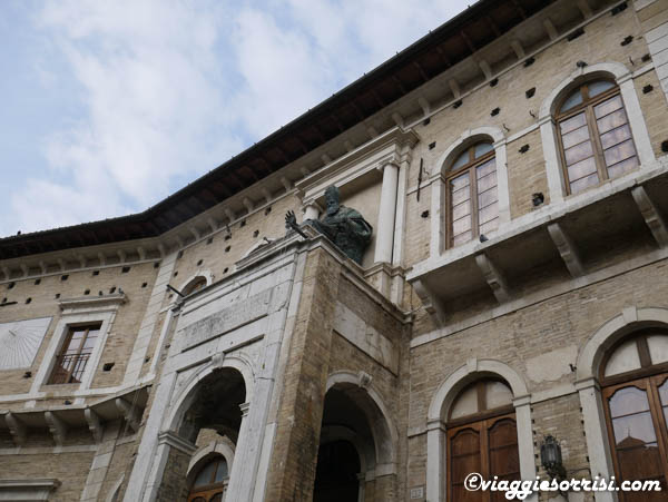 palazzo dei priori fermo