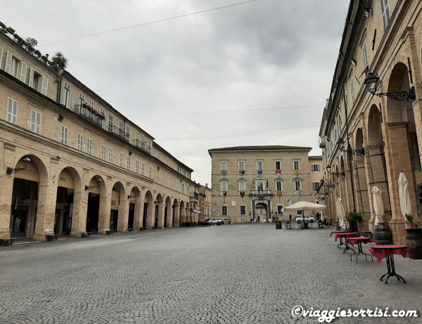 piazza del popolo fermo