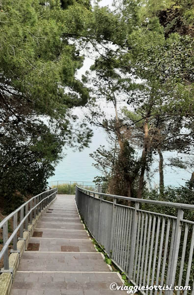 sentiero grotta azzurra ancona