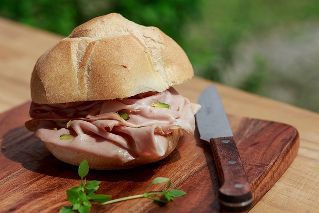 panino con la mortadella bologna