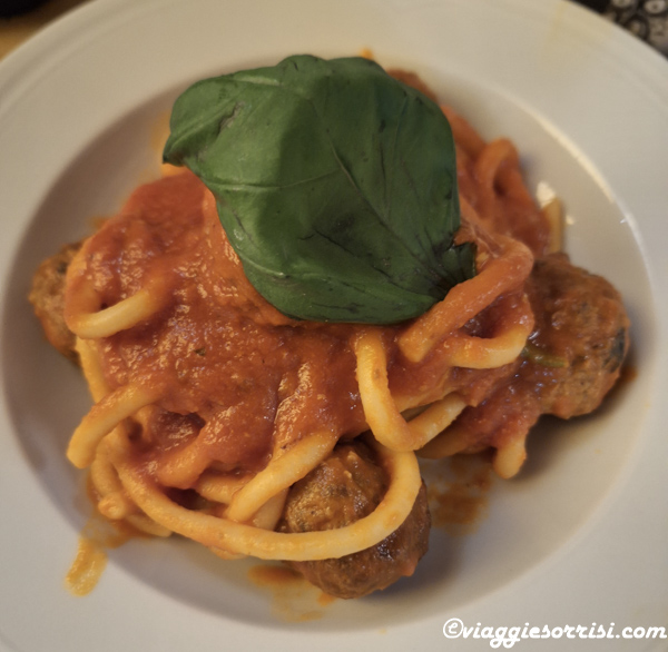 pici toscani al ragu con polpettine