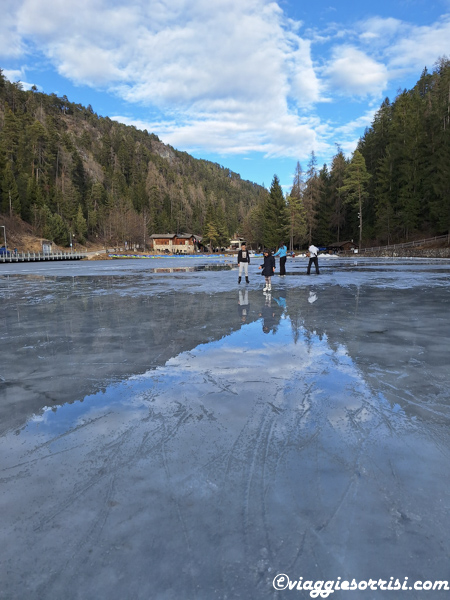 lago smeraldo pattinaggio