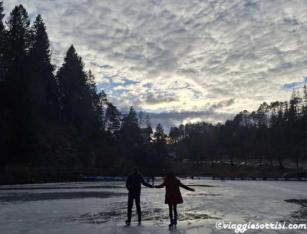 lago smeraldopattinaresulghiaccio